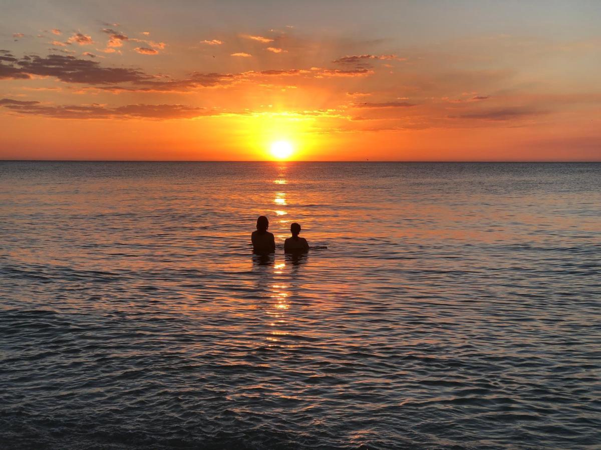 Playa 55 Beach Escape - Adults Only Guesthouse Селестун Экстерьер фото